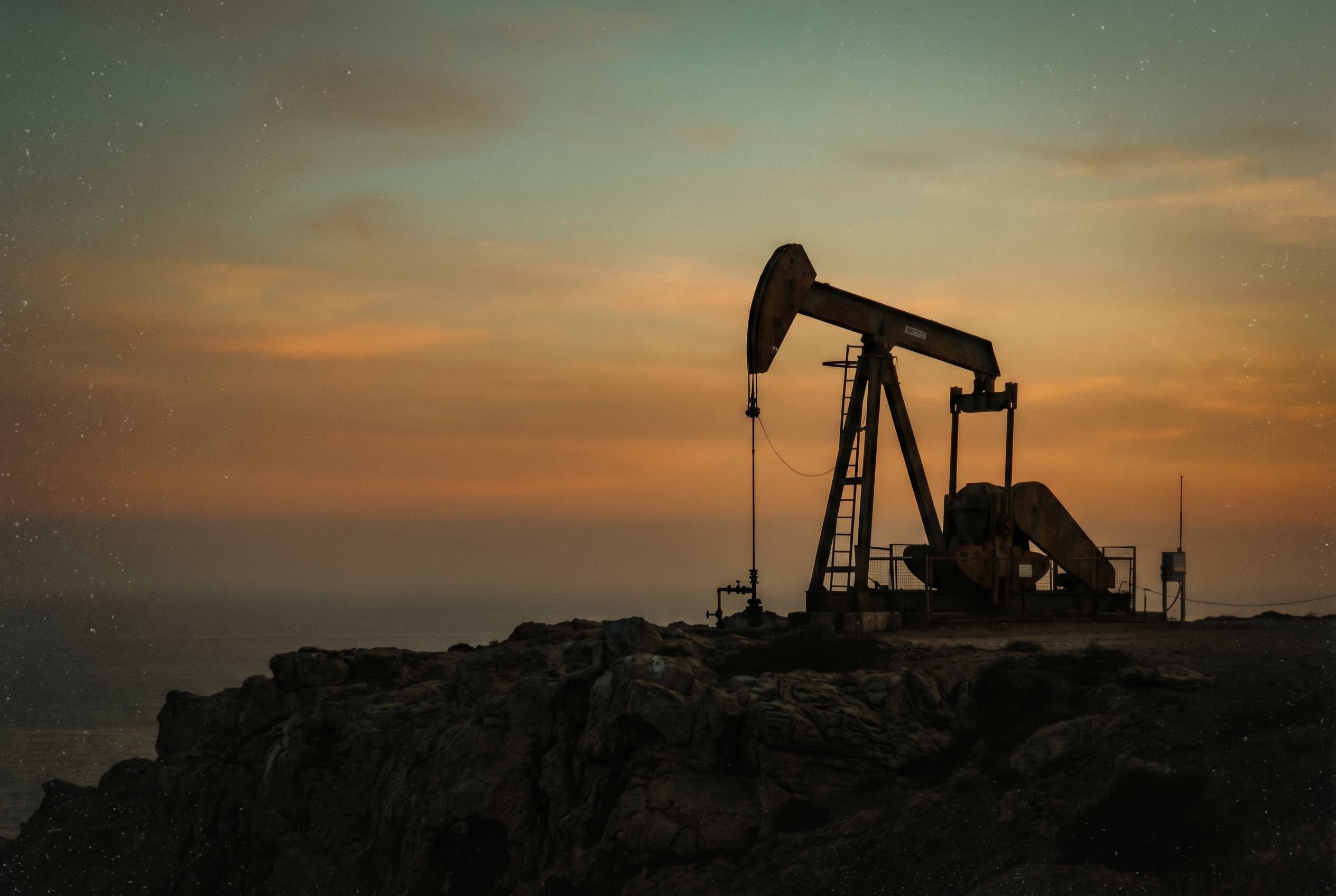 Commodities Report: Brent crude oil futures | 2026-04-12 22:10 UTC [ZQPM] | Bullish | tightening
